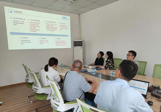 石龍鎮(zhèn)經(jīng)濟發(fā)展局領導蒞臨我司參觀指導